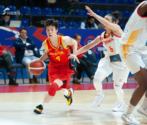 提前锁定奥运会！中国女篮64-62险胜西班牙