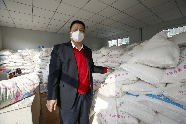 沉甸甸的爱送给武汉 潍坊高新区一企业老板捐30吨面粉