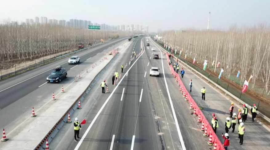 50秒|京台高速公路泰安至枣庄改扩建工程实现第一次施工转序