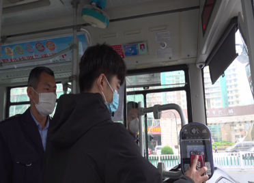 71秒丨潍坊市民可以用支付宝扫码乘车了 城区公交“无接触”支付方式增至3种