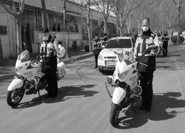 27秒｜防空警報(bào)鳴響！濱州博興交警脫帽默哀 悼念犧牲烈士和逝世同胞