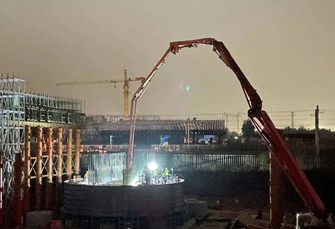 济南大东环转体桥上承台浇筑完毕 7月底将完成转体