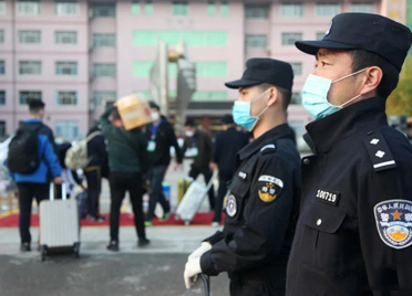 组图｜潍坊公安出动3000余名警力 全力守护开学日安全