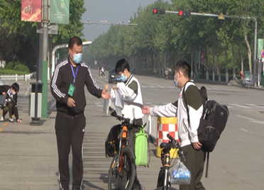 27秒｜“点对点”交通管理 滨州博兴县实验中学确保走读学生安全复学