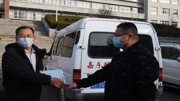 山东战疫最美基层干部王永进为防疫一线送去33万余斤栖霞苹安果