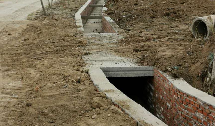 “四进”进行时丨为民办实事！省派青岛省国资委工作组：两周内修建700米排水管道