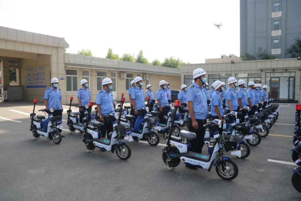 28秒丨建起“三分钟警务防护圈”，枣庄薛城邹坞镇32辆警用电动车上路
