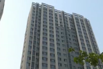 潍坊：糟心业主新房刚交付，地面墙面自己出了水？