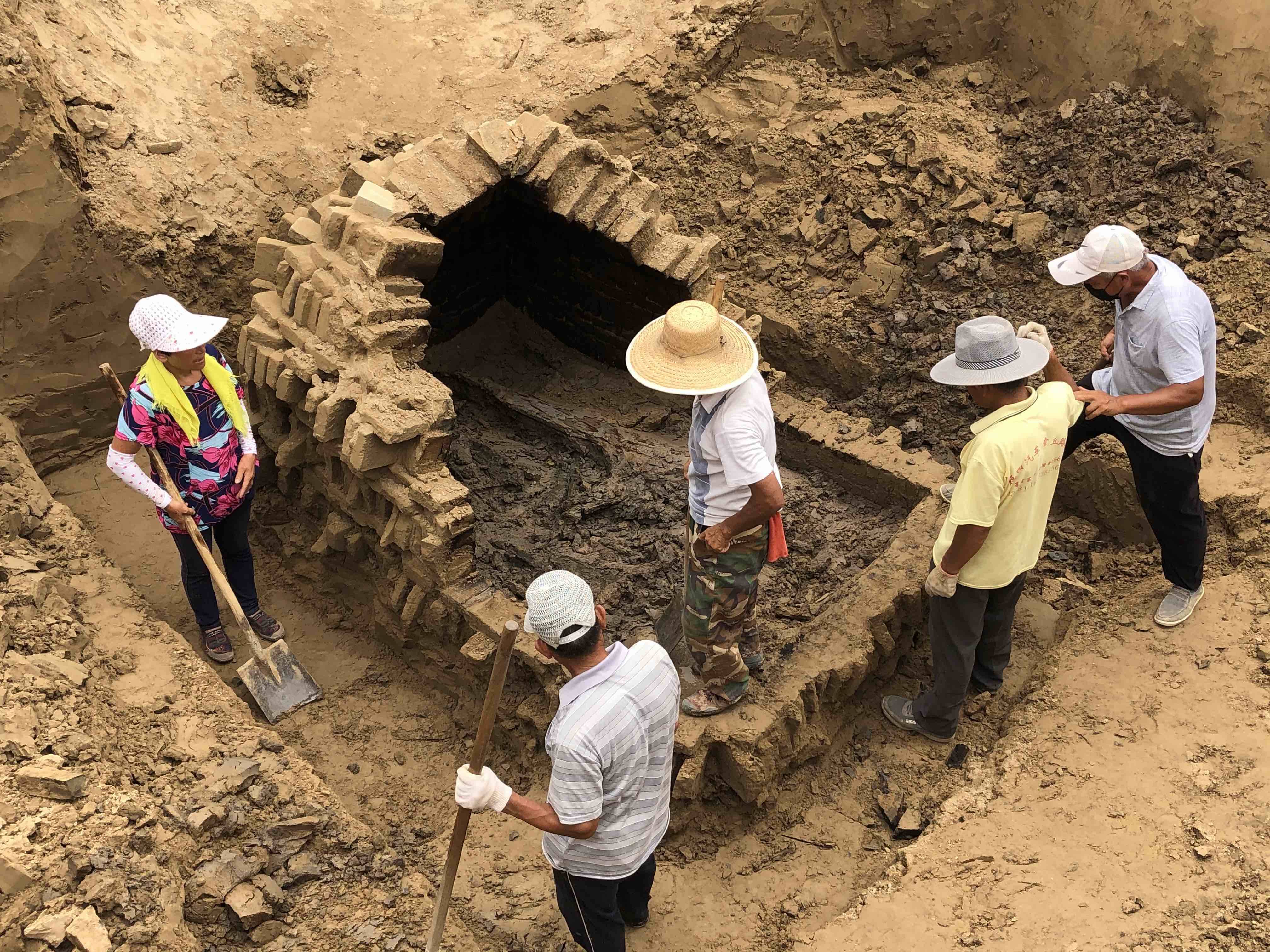 最新！继13座家族墓葬群后，济南小清河复航工地再发现数座古墓葬