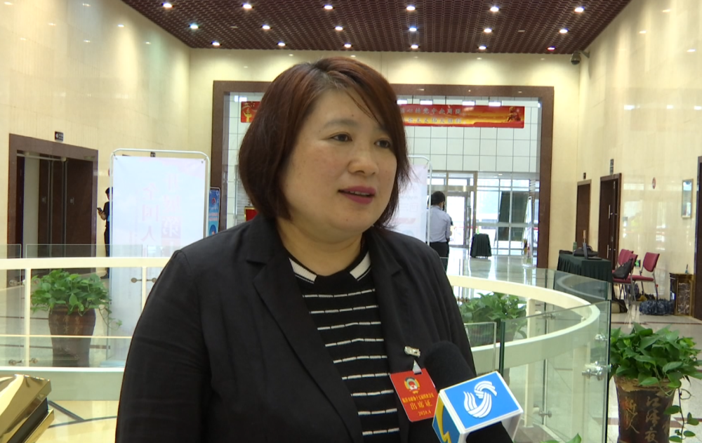 42秒丨临沂政协委员王坤建设书香城市让24小时自助图书馆遍布大街小巷