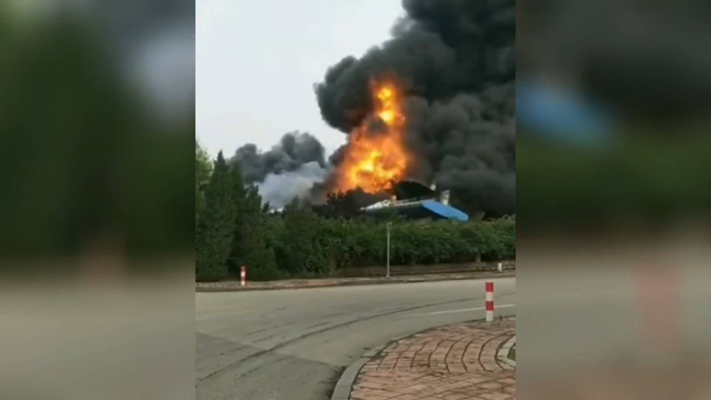 26秒丨突发！济南市章丘区一工厂突发火灾 现场浓烟滚滚
