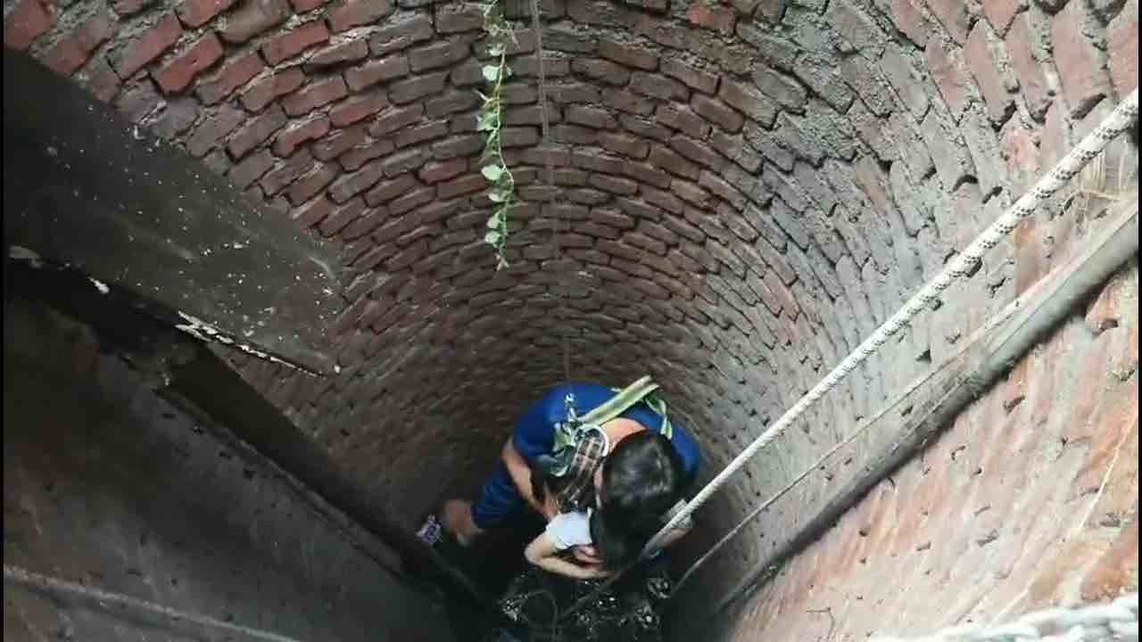 淄博：姐弟俩失足被困十米深井 消防员腰缠绳脚蹬壁救人