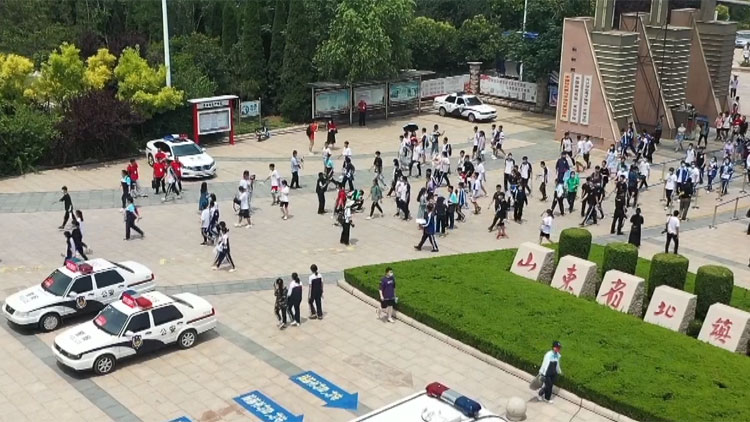29秒｜助力高考！滨州交警启用“绿波带” 让考生一路畅行