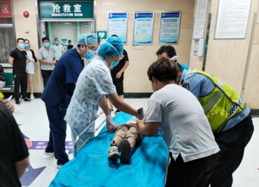 宁阳交警护送重伤男童到泰安急救，不到半小时穿越近30公里车流密集路段