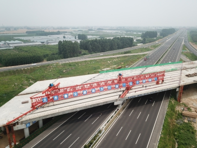 济南大东环项目新进展：唐王互通跨济青高速箱梁架设完成