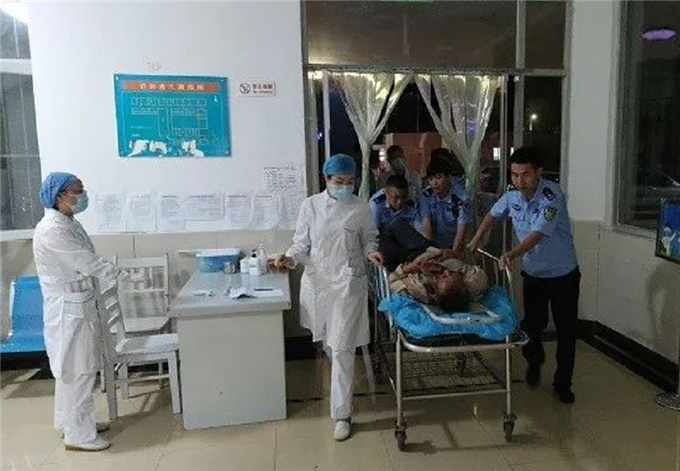 暖心！巡逻偶遇受伤老人 东营民警紧急救助送医