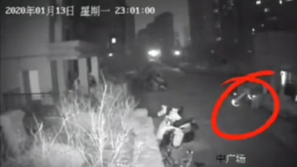 49秒 | 济南＂高楼抛自行车案＂判了！以危险方法危害公共安全 男子获刑2年