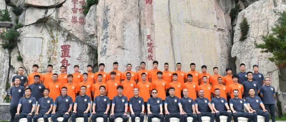 山东鲁能集体登泰山开启新赛季 看看都有哪些队员去爬山？