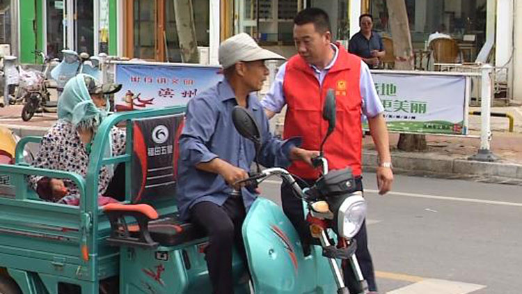 36秒丨滨州沾化志愿者走上街头 开展助力创城志愿活动