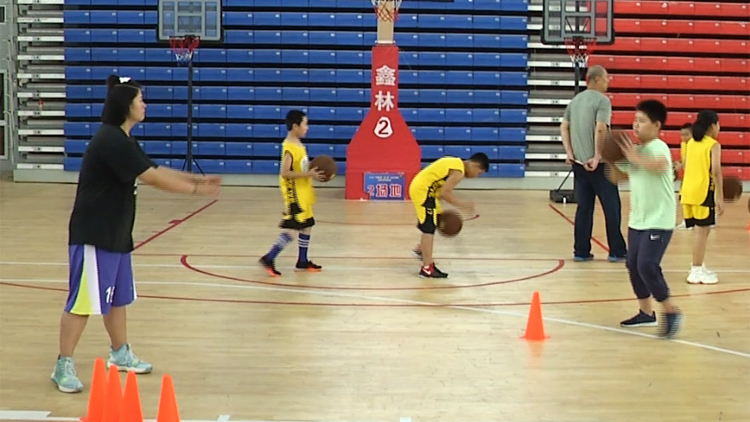 49秒丨滨州沾化区开展篮球夏令营 助力孩子们运动过暑假