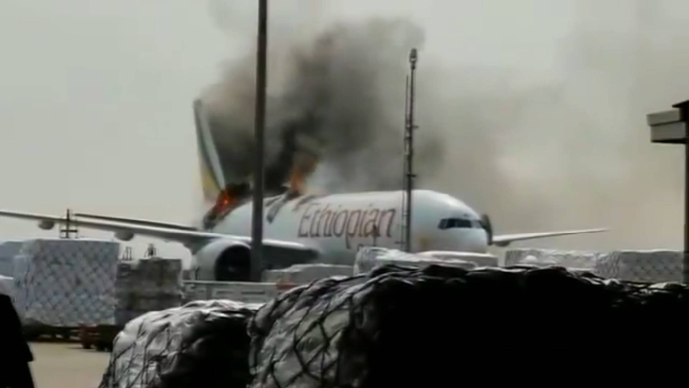 25秒丨埃塞航空777货机上海浦东机场起火 目前无人员伤亡