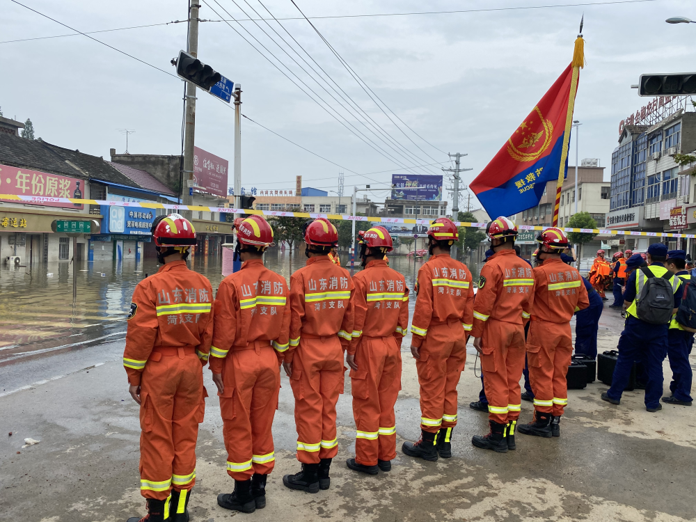 山东325名消防队员增援安徽滁州全面投入抗洪 三天营救疏散群众500多人