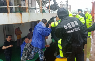 船員“胃出血”遇上大風暴雨 威海乳山海事處1小時成功救治