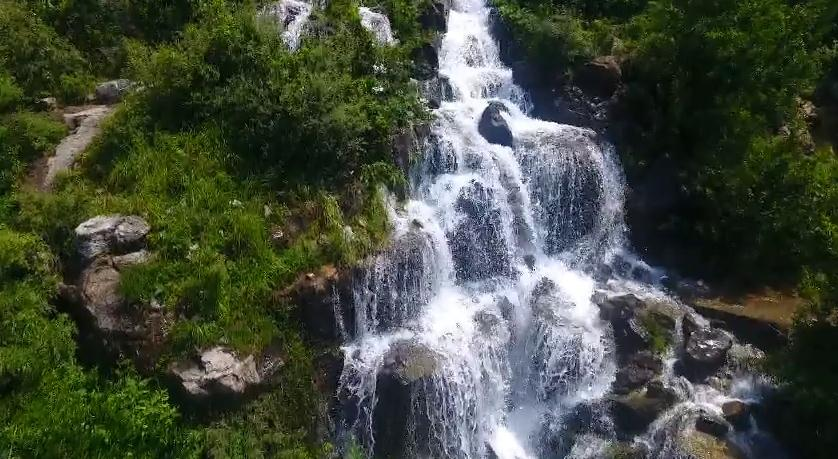 云端賞景 | 送你一份山泉潺潺的愜意 雨后棗莊山亭小村活力滿滿