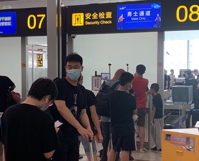 安检效率提升10%！重庆机场开设男性安检专用通道，你走过吗？