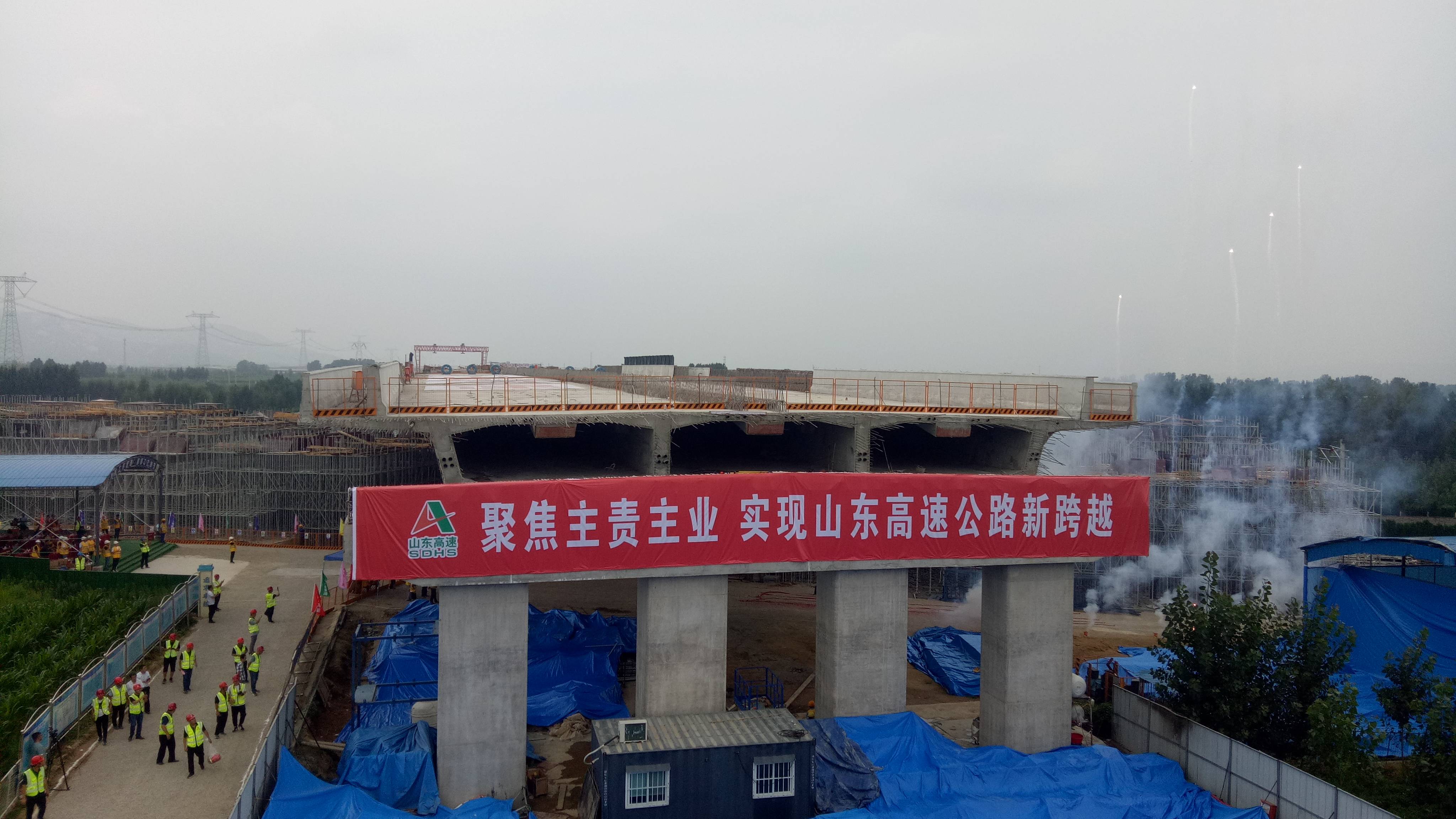 63.7°！董梁高速新宁段上跨京沪铁路转体桥成功转体