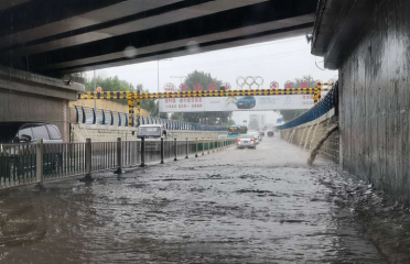 强降雨8月7日夜间减弱 潍坊长松路铁路桥暂时禁行