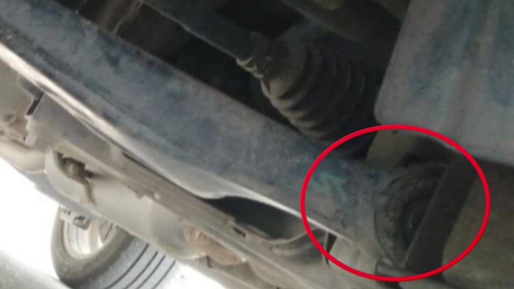 保修期内行驶中轮胎脱落螺母“离奇失踪” 吉利4S店：厂家判定非质量问题，客户需自费修理