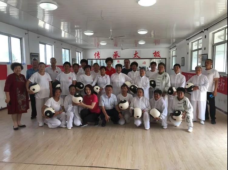 省老体协在烟台举办全省老年人柔力球网络培训班并调研推广普及太极拳工作