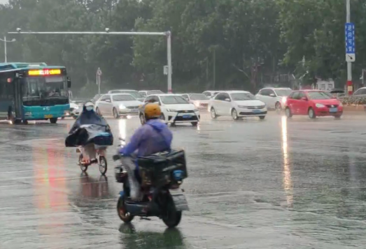 海丽气象吧丨济南发布暴雨黄色预警，未来6小时内市区、长清、章丘等地将出现强降雨