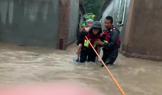 营救遇险群众、排水排涝......临沂消防出动1500人次参与抗洪抢险