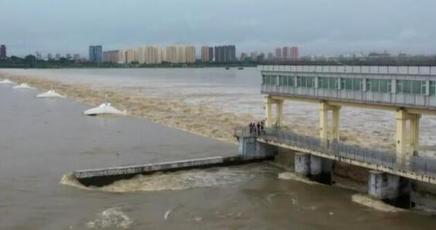 沂河、沭河出现洪水过程 全省1392座小水库蓄满溢洪