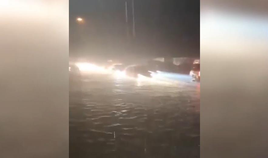 49秒丨大暴雨来袭！临沂蒙阴24小时降雨253毫米，城区多处内涝车辆被淹