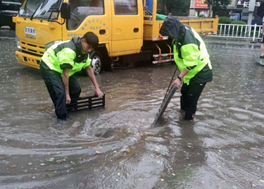 防洪排涝正进行！聊城城区612名防汛队员一线强排积水