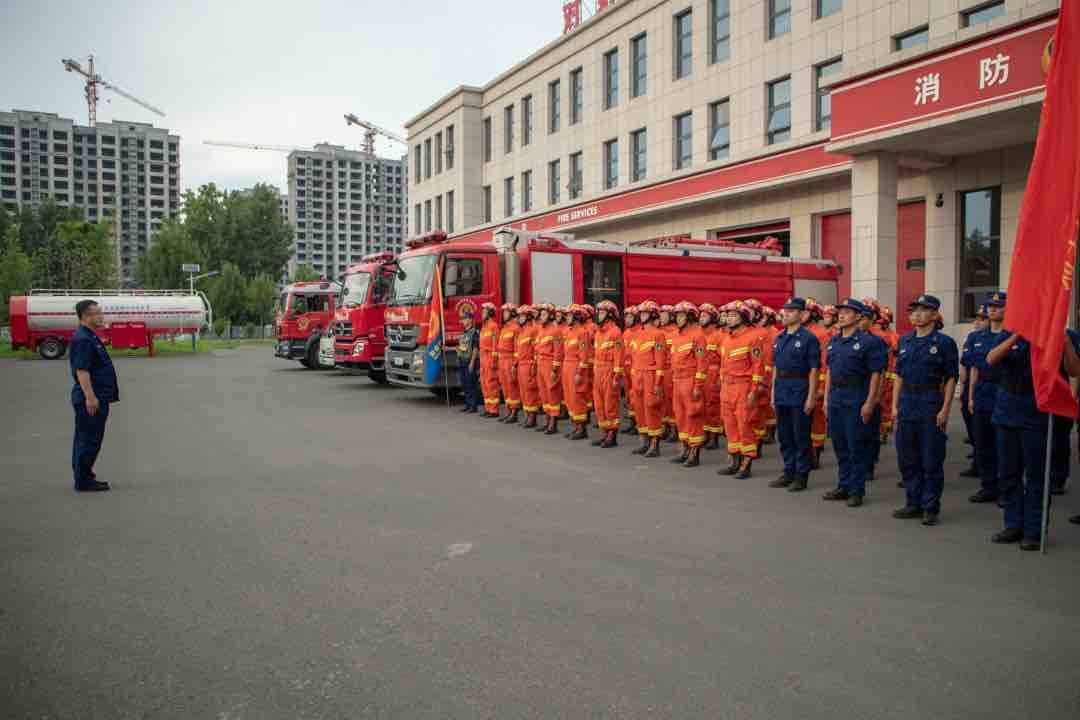 淄博97名消防指战员紧急驰援临沂抗洪一线