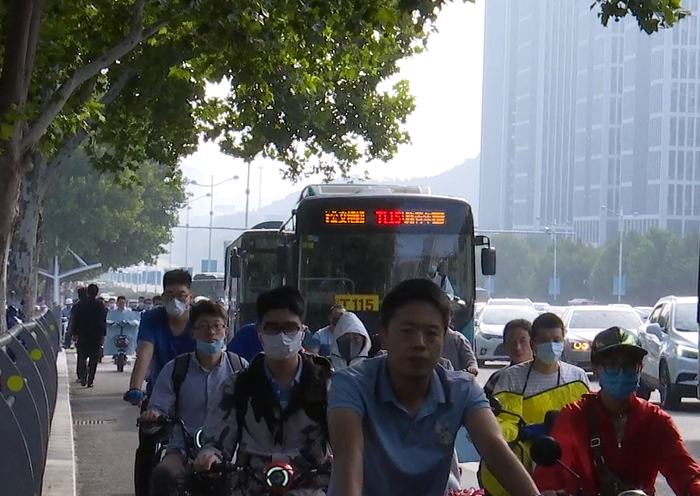问政追踪丨济南往返章丘将新增45部公交车 高峰期发车间隔在5分钟