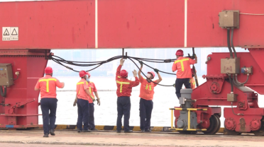 47秒丨臺風“巴威”來臨前 威海港抓緊加固修復碼頭港口
