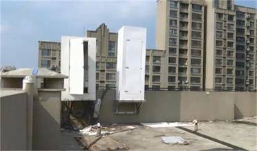 潍坊一小区顶楼天上下雨家里漏 都是信号塔“惹的祸”？