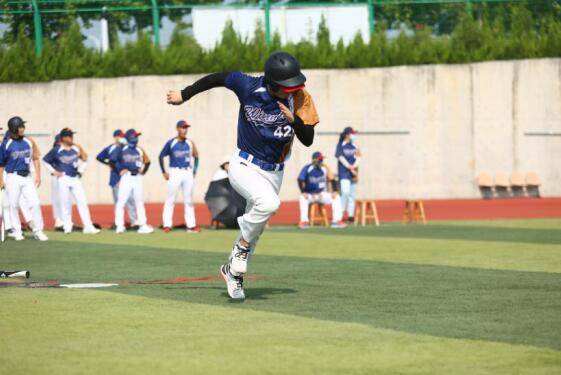 济南市第十届全民健身运动会棒垒球比赛开幕 百余人赛场竞技