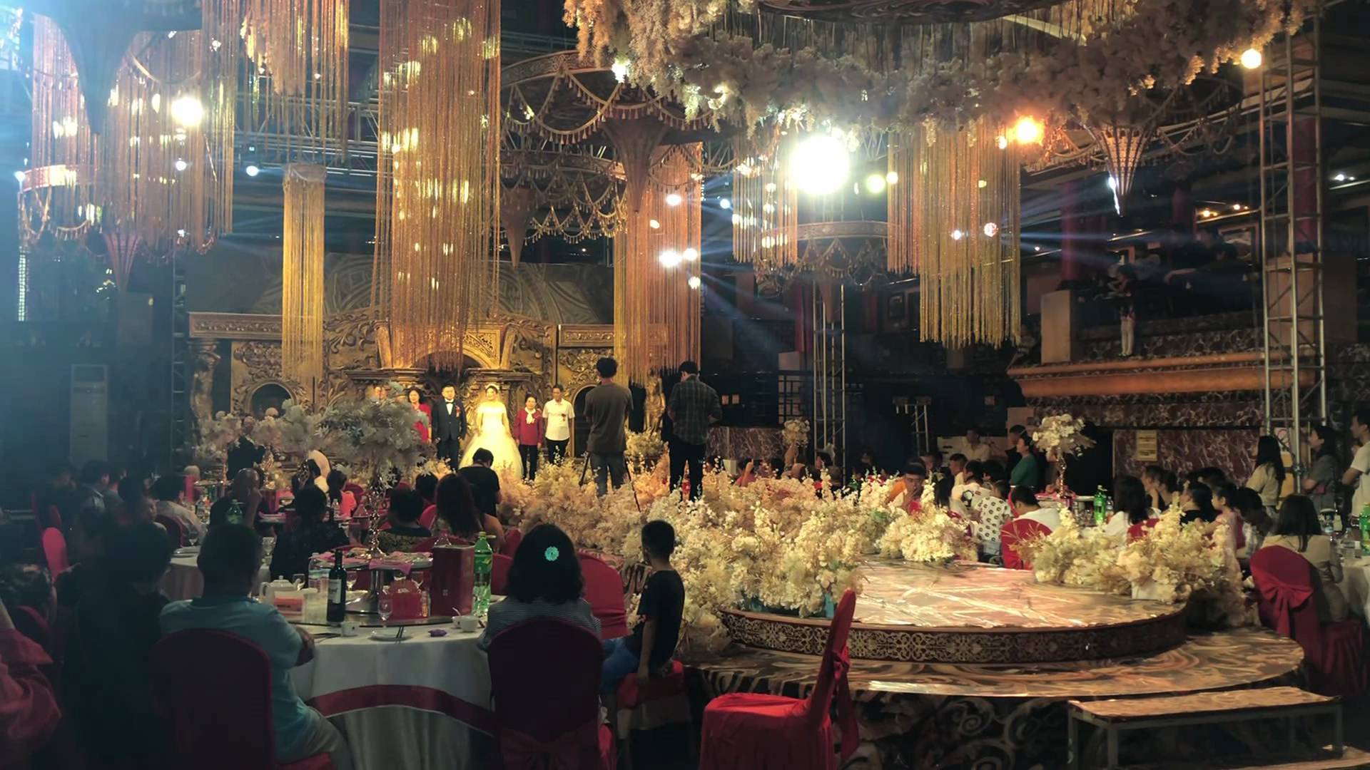 Vlog丨济南鱼翅皇宫举行“最后的婚宴” 8月30日后不再承办