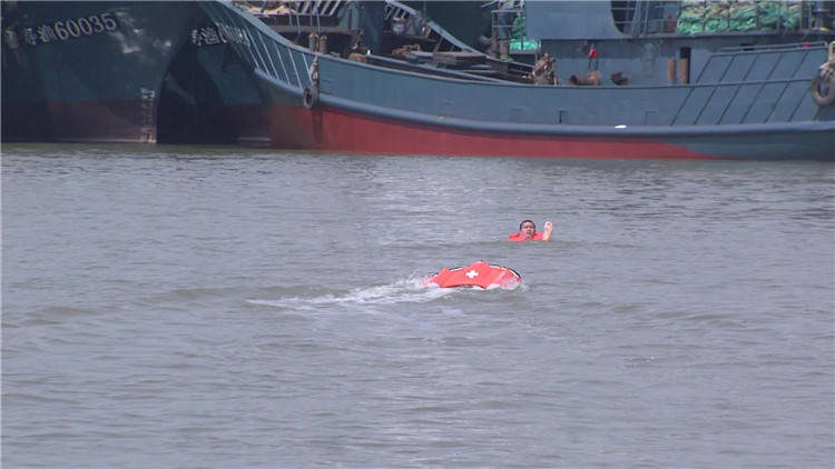47秒|寿光：425台水面救生机器人免费交付渔民 全国海洋渔业领域首次配备