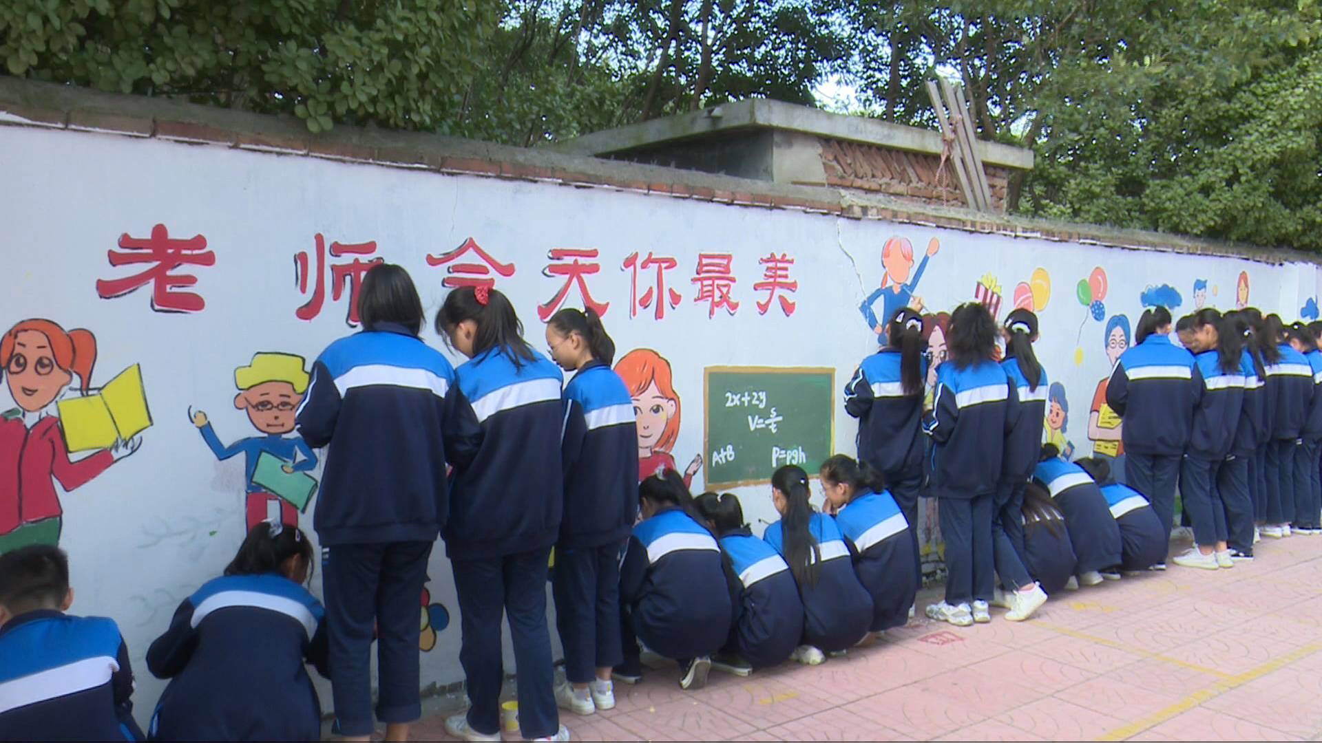 87秒丨老师今天您最美！潍坊青州学生们用画笔向老师“告白”