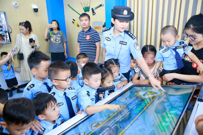 警营开放日，枣庄市中区解放北路派出所来了一群特殊的小客人