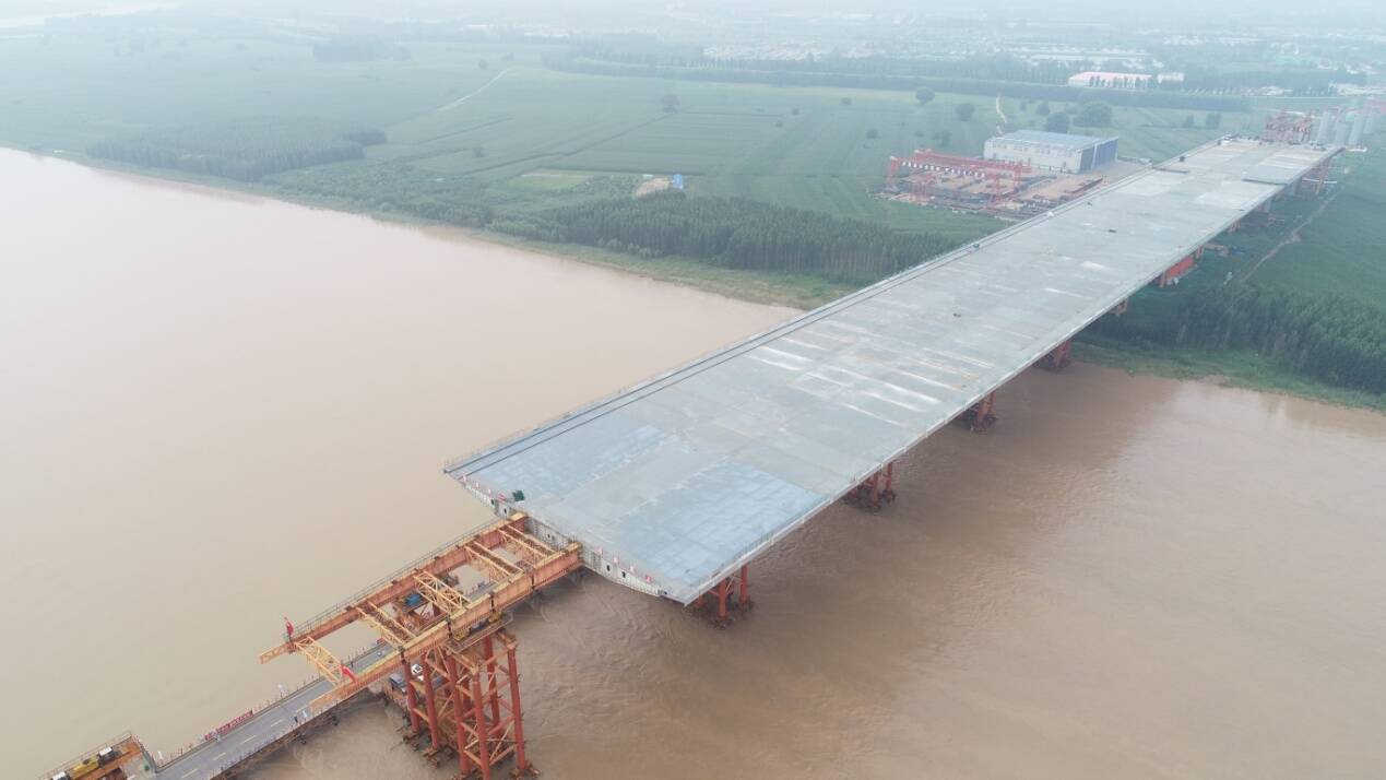 中国梦•黄河情丨黄河不通航 济南凤凰黄河大桥11.4万吨钢箱梁如何凌驾黄河之上？
