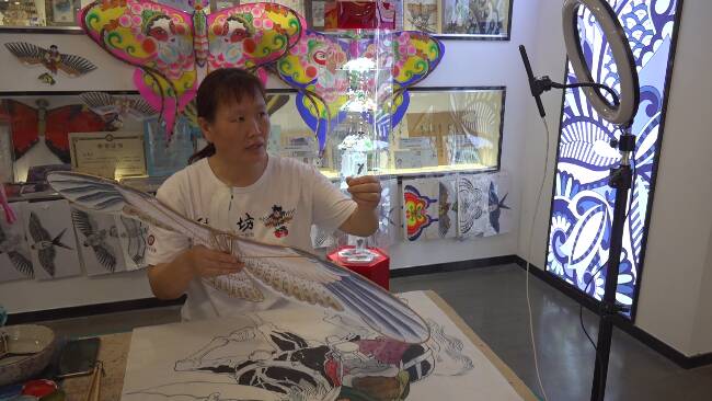 89秒丨“粉丝”蹭蹭涨！潍坊传统手工风筝借助互联网“东风”飞向世界各地