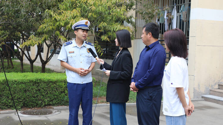 48秒丨濱州消防、高校攜手網紅達人探訪校園宿舍開展消防隱患排查直播活動